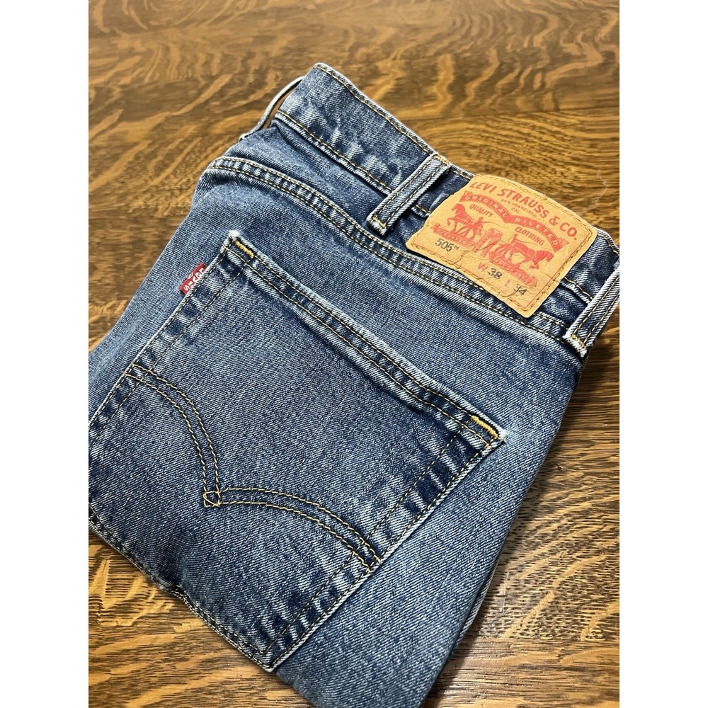 Levi's 505 Jeans Mens 38x34 Regular Fit Straight Leg Medium Wash Denim Blue